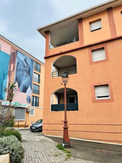 Appartement Les Terrasses Du Port Port-de-Bouc Exterior foto